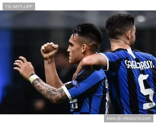 多特弧顶劲射破门引爆看台，激情与荣耀的完美碰撞