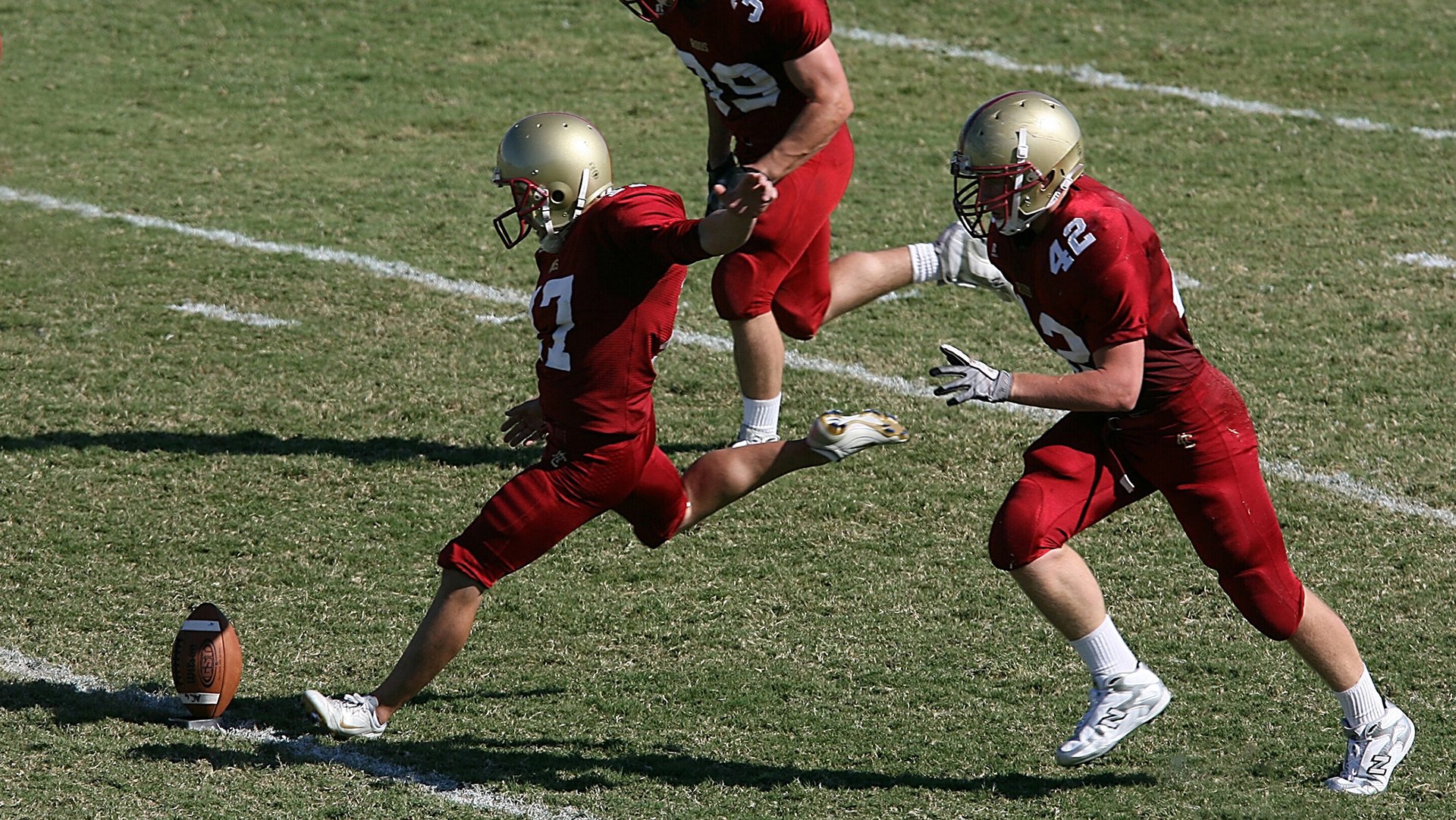 “夜跑+露天电影双重活动日” 跑后就在终点看电影